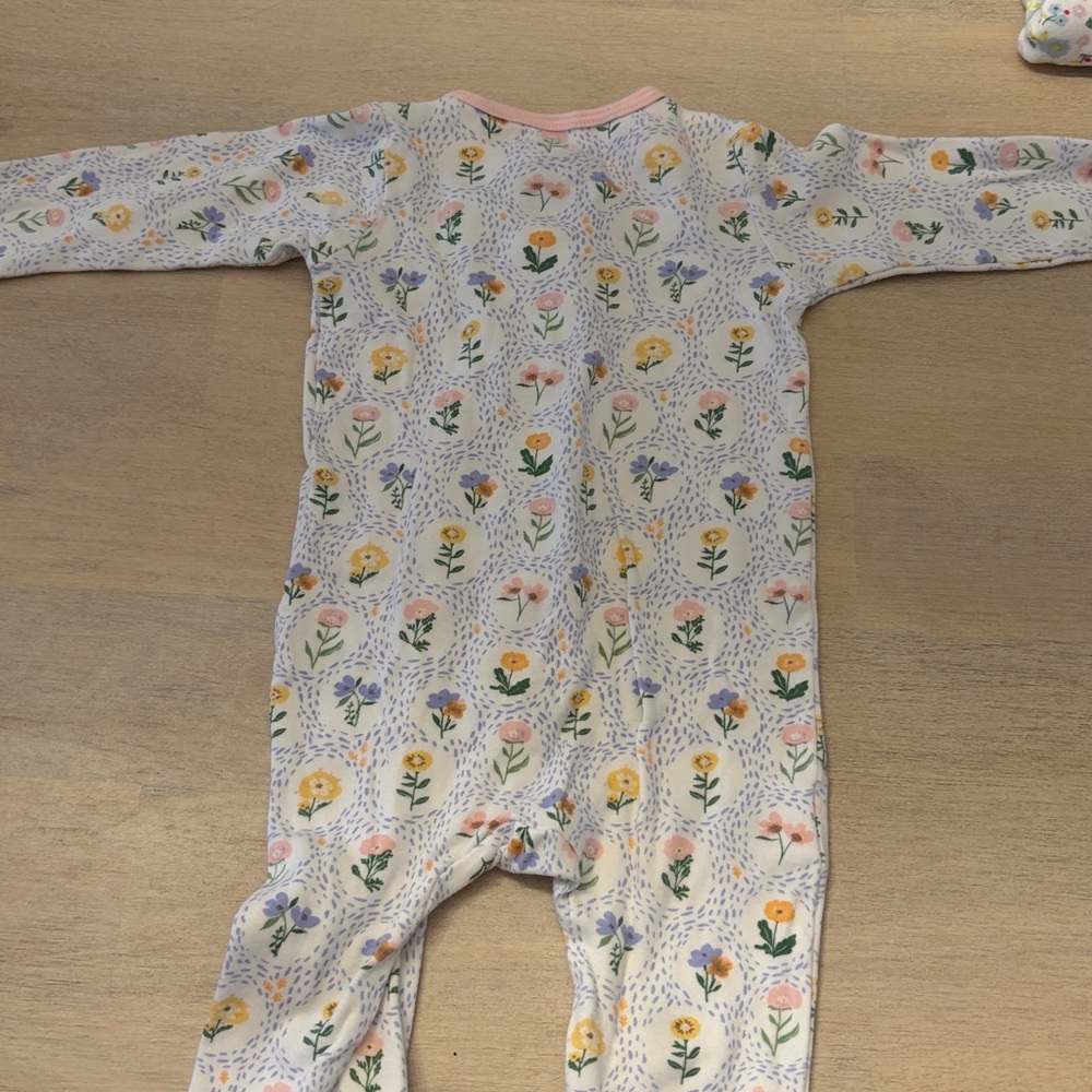 Magnetic Floral footie sleepers size 6-9 magnetic me , e=mc2 floral 6+